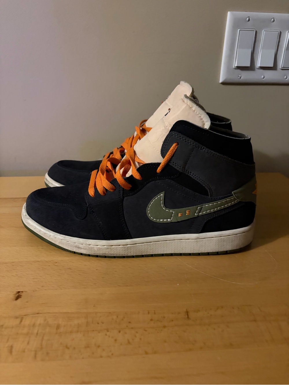 Nike Air Jordan 1 Mid SE Craft Black Sequoia Total Orange Men’s FD6817-003 Sz 12